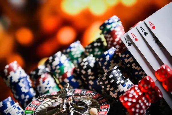 kpi Live Score interface showing fixture data and live blackjack table side-by-side